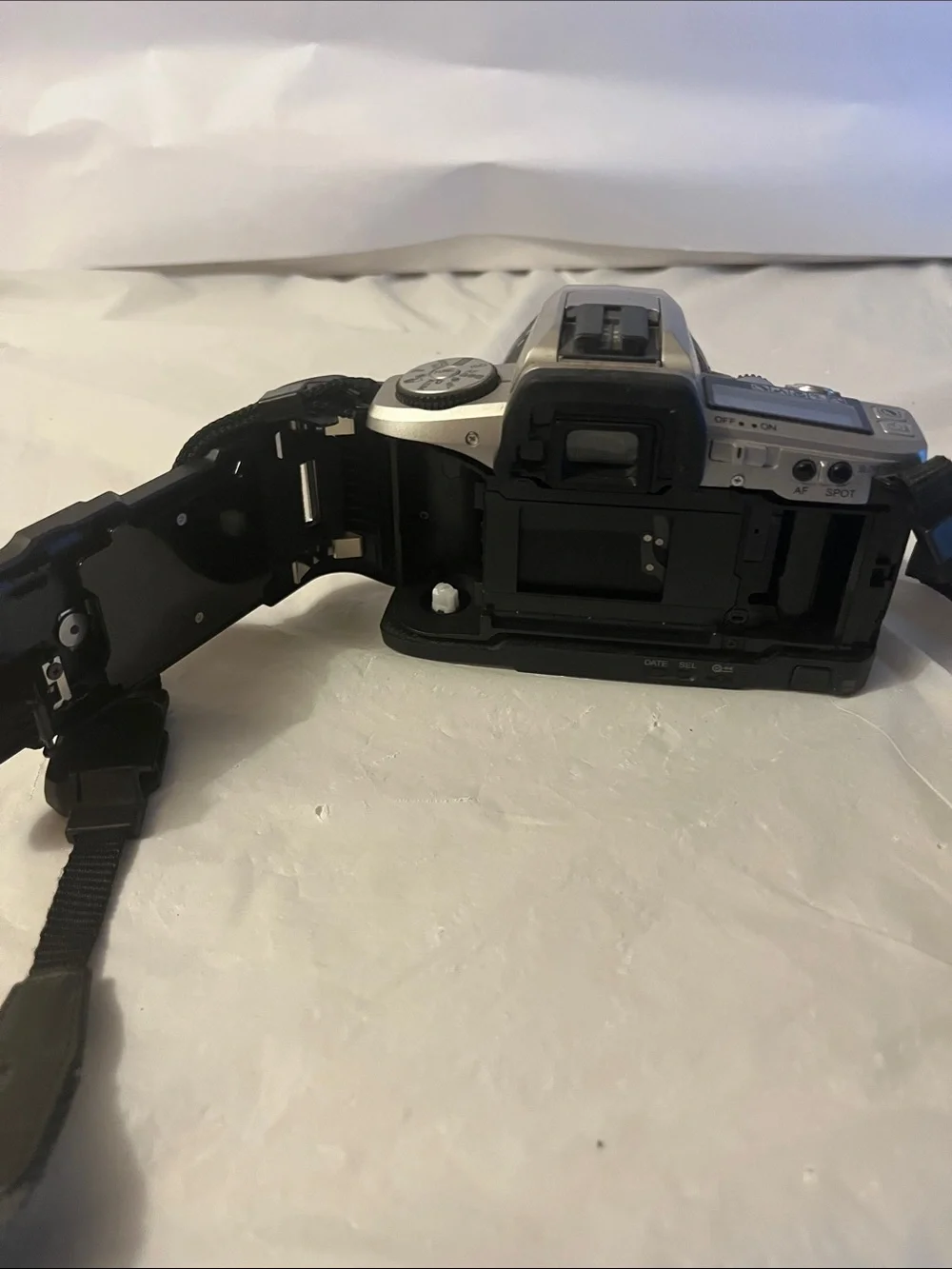 Minolta Maxxum 5 Silver & Black SLR Camera with Zoom Lens Untested